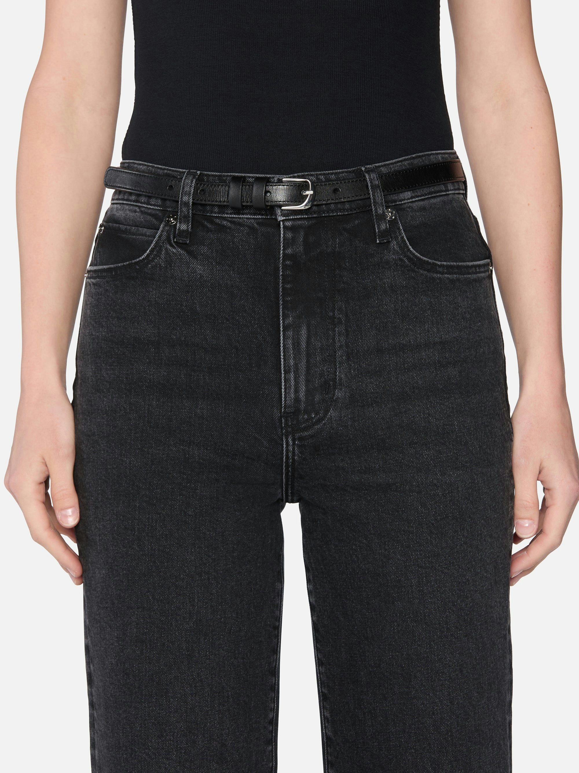 jeans front detail image alt:fit1